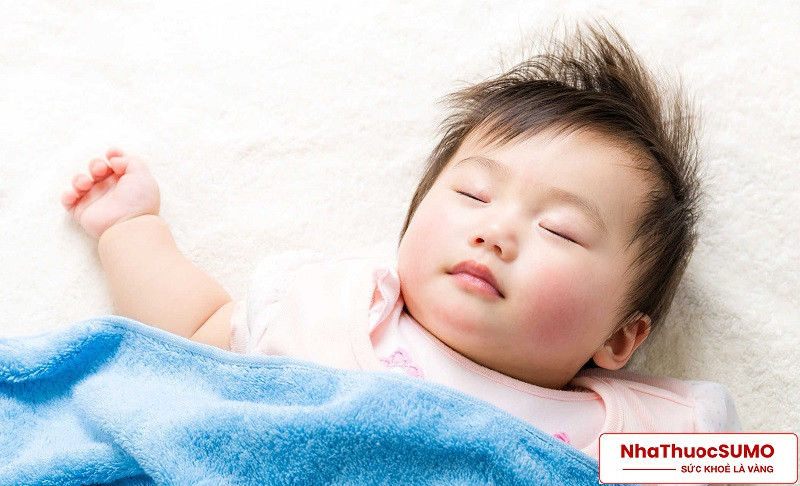Không cho bé vận động quá nhiều tránh ảnh hưởng đến giấc ngủ