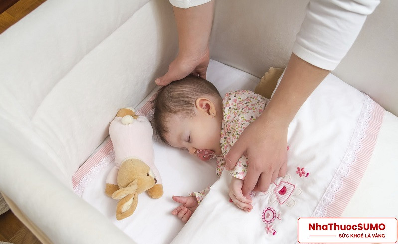 Tạo không gian ngủ thoải mái sẽ giúp bé cải thiện tình trạng ngủ không ngon