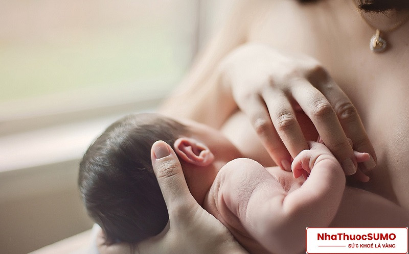 Trẻ sơ sinh sẽ được bổ sung vitamin D thông qua sữa mẹ
