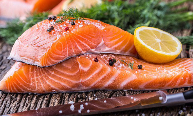 Cá hồi là một trong những loại cá chứa nhiều Vitamin D nhất