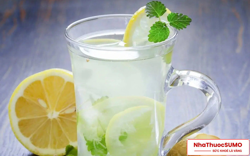 Sử dụng nước chanh có thể giúp giảm mỡ tích tụ ở đùi