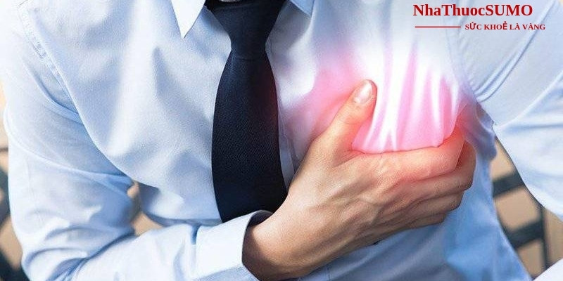 Đau tức ngực là triệu chứng phổ biến ở người mắc bệnh tim mạch