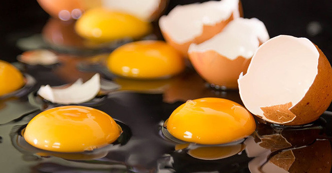 Lòng đỏ trứng chứa nhiều vitamin D2, D3