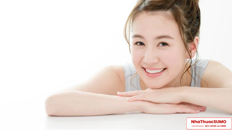 Làn da phụ nữ Nhật nuôi ẩm mượt nhờ được bổ sung dưỡng chất Vitamin E đầy đủ