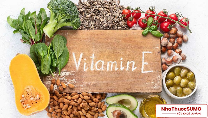 Vitamin E là chất lỏng màu vàng nhạt, được biết đến là hợp chất tan được trong dầu, cồn và chất béo nhưng không tan được trong nước