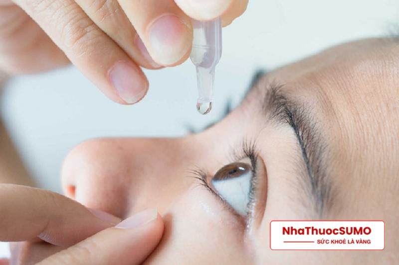 Thuốc có công dụng như một chất rửa mắt giúp loại bỏ bụi bẩn