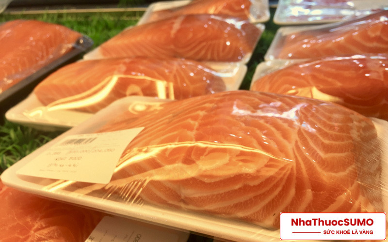 178 gam cá hồi phile đã cung cấp 208% vitamin B12 giá trị ăn hàng ngày cùng 4,123 mg acid béo omega-3 và một lượng protein với khoảng 40 gam.