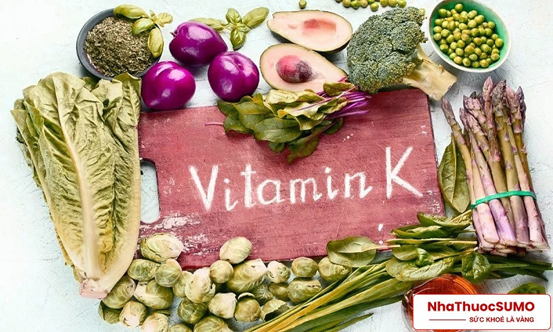 Vitamin K có trong nhiều loại rau củ, trái cây, rất phổ biến trong cuộc sống