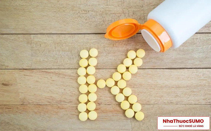 Vitamin K3 là một dạng vitamin nhân tạo, dễ dàng chuyển hóa thành vitamin K2